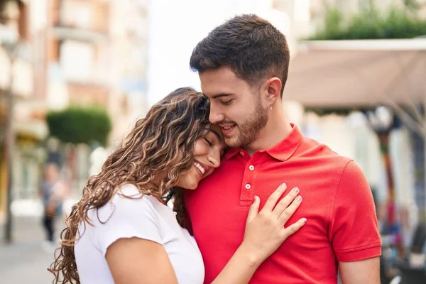 Young Hispanic Couple Smiling Confident Hugging Each Other Street — 스톡 사진