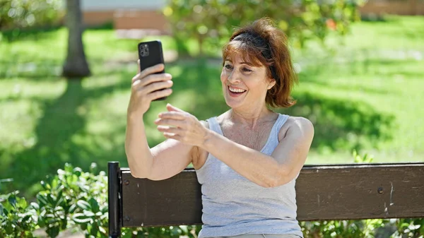 Middle Age Woman Smiling Confident Having Video Call Park — Foto Stock