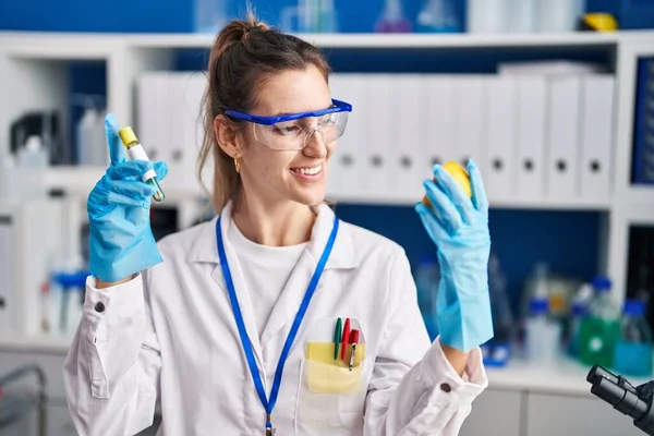 Young Woman Scientist Holding Test Tube Lemon Laboratory — Photo