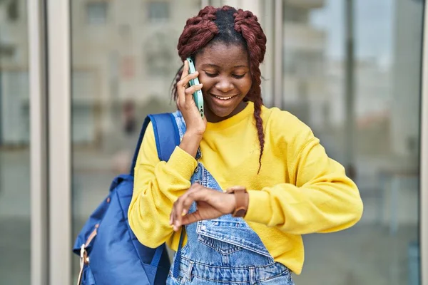 African American Woman Student Talking Smartphone Looking Watch University — Stock Photo, Image