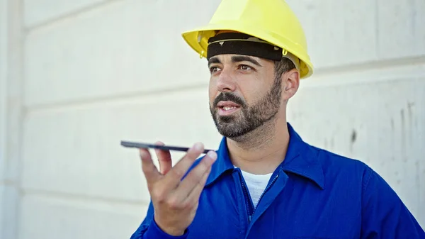 Young Hispanic Man Worker Wearing Hardhat Sending Voice Message Smartphone — Stock Photo, Image