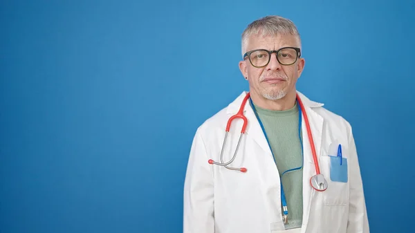 Middle Age Grey Haired Man Doctor Standing Relaxed Expression Isolated — Stock Photo, Image