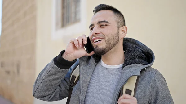 Hombre Hispano Hablando Por Teléfono Calle —  Fotos de Stock