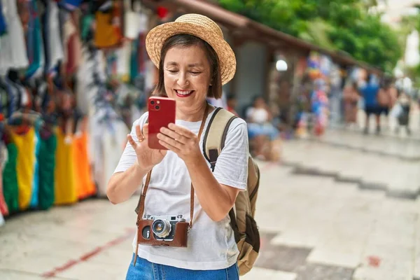 Middle Age Woman Tourist Smiling Confident Using Smartphone Street Market — Stok fotoğraf