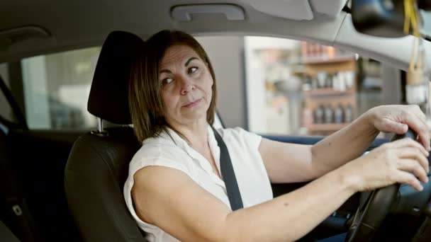 Middle Age Hispanic Woman Adjusting Mirror Sitting Car Street — Stock Video