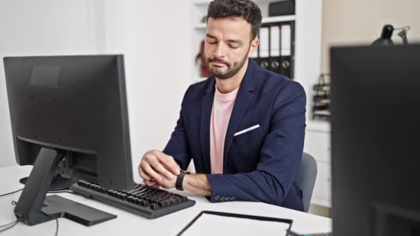 Young Hispanic Man Business Worker Using Computer Working Office — Vídeo de Stock
