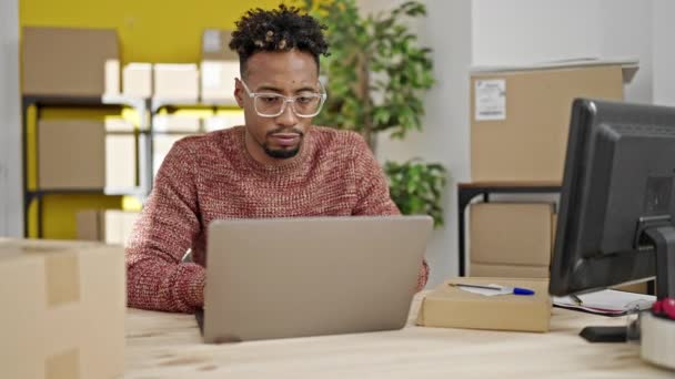 African American Man Ecommerce Business Worker Finishing Work Stressed Office — Stock Video