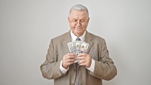 Hombre Pelo Gris Mediana Edad Trabajador Negocios Lanzando Dólares Sonriendo — Vídeos de Stock