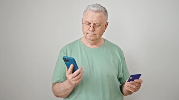 Hombre Pelo Gris Mediana Edad Compras Con Teléfono Inteligente Tarjeta — Vídeos de Stock