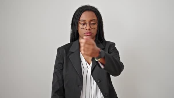 Afričanky Americká Žena Obchodní Pracovník Při Pohledu Hodinky Čeká Říkat — Stock video
