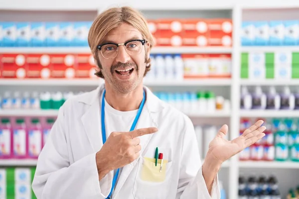 Caucasian Man Mustache Working Pharmacy Drugstore Amazed Smiling Camera While — Stock Photo, Image