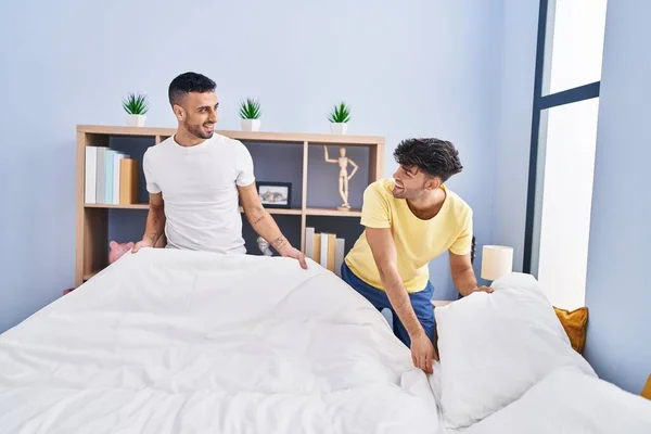 Two Man Couple Doing Bed Bedroom — Stockfoto