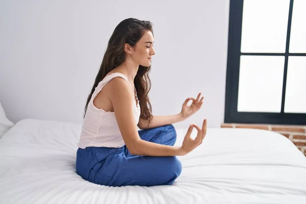 Young Hispanic Woman Doing Yoga Exercise Sitting Bed Bedroom — ストック写真