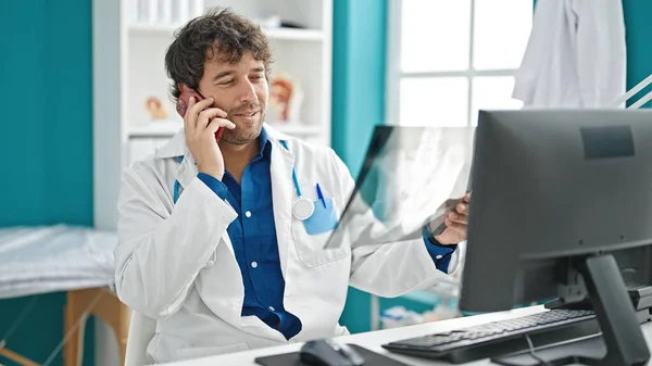 Young Hispanic Man Doctor Talking Smartphone Holding Xray Clinic — Stock Photo, Image