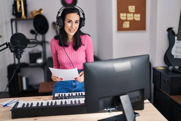 Young Caucasian Woman Musician Smiling Confident Singing Song Music Studio — Stockfoto