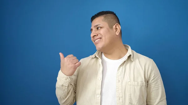 Young Hispanic Man Smiling Confident Pointing Side Isolated Blue Background — Stock Photo, Image