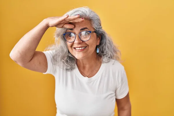 Middle Age Woman Grey Hair Standing Yellow Background Very Happy — Stock Photo, Image