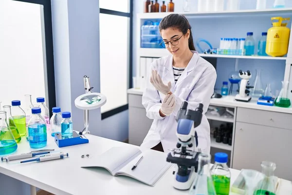 Young Beautiful Hispanic Woman Scientist Smiling Confident Wearing Gloves Laboratory — Stock Photo, Image