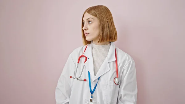 Young Blonde Woman Doctor Standing Serious Expression Isolated Pink Background — Stock Photo, Image