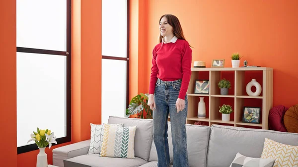 Young Hispanic Woman Smiling Confident Standing Sofa Dancing Home — Stock Photo, Image