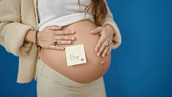Junge Schwangere Frau Massiert Bauch Mit Erinnerungspapier Über Isoliertem Blauem — Stockfoto