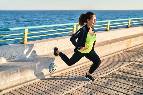 Middle Age Hispanic Woman Stretching Legs Promenade — Stockfoto