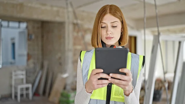 Young Blonde Woman Architect Using Touchpad Relaxed Expression Construction Site — Stock Photo, Image