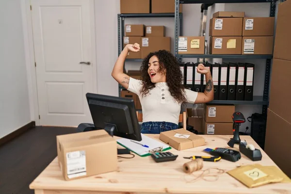 Young Beautiful Hispanic Woman Ecommerce Business Worker Stretching Arms Yawning — Stock Photo, Image