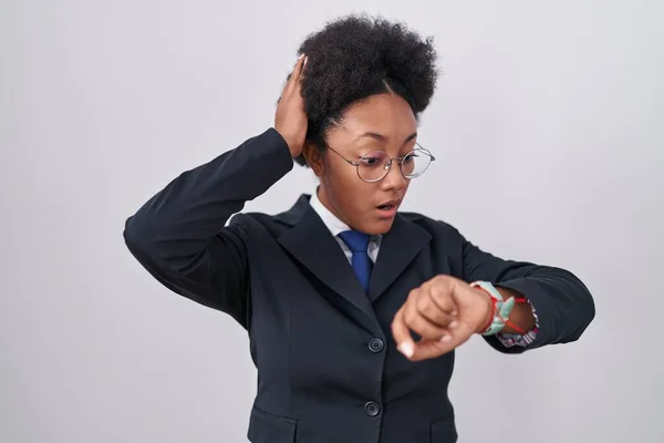 Mulher Africana Bonita Com Cabelo Encaracolado Usando Jaqueta Negócios Óculos — Fotografia de Stock