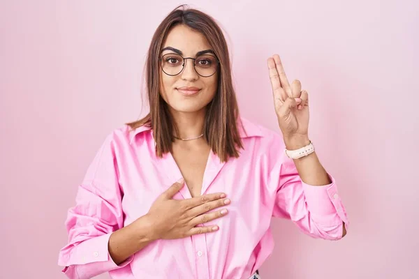 Young Hispanic Woman Wearing Glasses Standing Pink Background Smiling Swearing — Stock Photo, Image