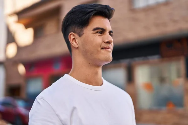 Young Hispanic Man Smiling Confident Looking Side Street — Foto de Stock