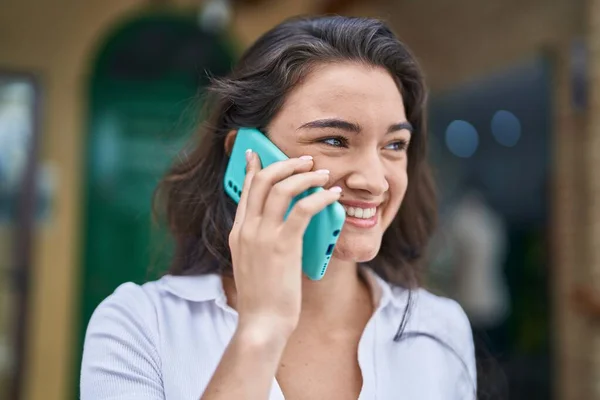 Young Hispanic Woman Smiling Confident Talking Smartphone Street — Stock Photo, Image