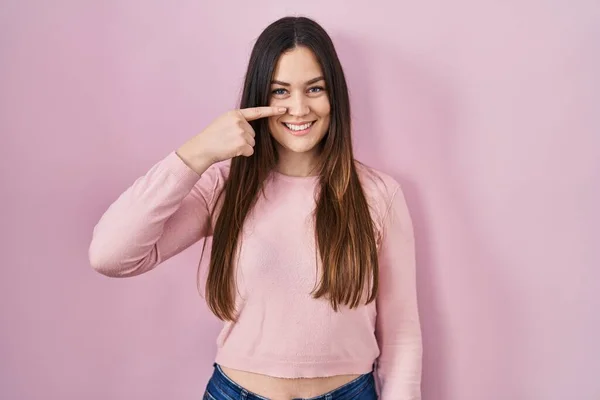 Young Brunette Woman Standing Pink Background Pointing Hand Finger Face — 图库照片
