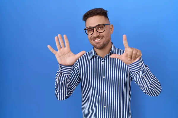 Hispanic Man Beard Wearing Glasses Showing Pointing Fingers Number Seven — Stock Photo, Image