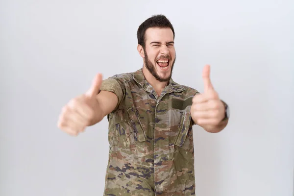 Young Hispanic Man Wearing Camouflage Army Uniform Approving Doing Positive — Foto Stock
