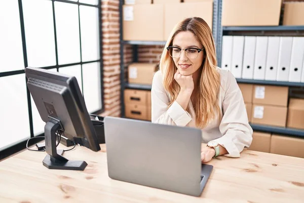 Young Blonde Woman Ecommerce Business Worker Using Laptop Office — Fotografia de Stock