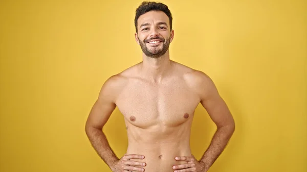 Young Hispanic Man Tourist Smiling Confident Standing Shirtless Isolated Yellow — Stock Photo, Image