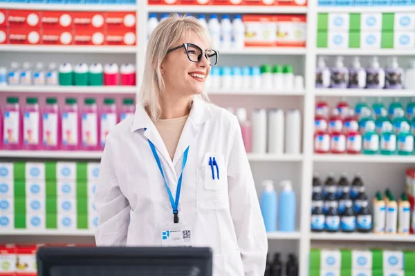 Young Caucasian Woman Working Pharmacy Drugstore Looking Away Side Smile — ストック写真