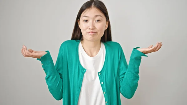 Jeune Femme Chinoise Debout Sans Aucune Idée Sur Fond Blanc — Photo
