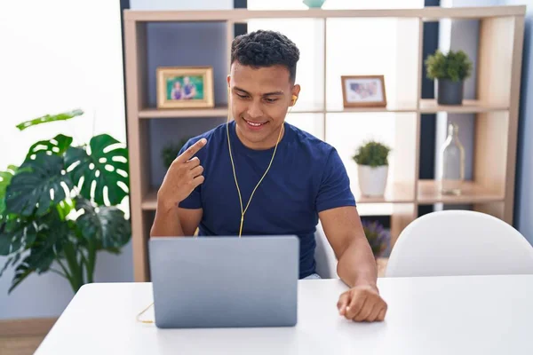 Young Hispanic Man Using Laptop Home Smiling Happy Pointing Hand — Stock Photo, Image