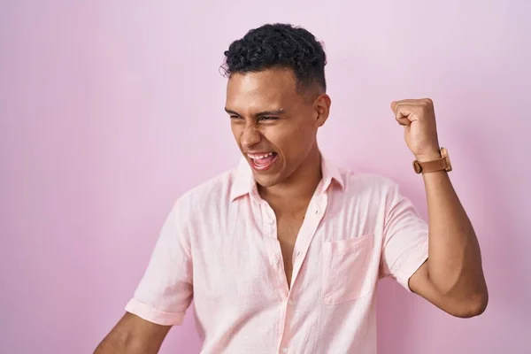 Young Hispanic Man Standing Pink Background Dancing Happy Cheerful Smiling — Fotografia de Stock