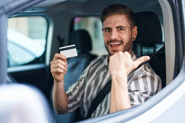 Hispanic Man Beard Driving Car Holding Credit Card Pointing Thumb — Stock Photo, Image