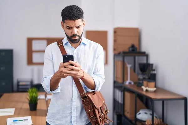 Hispanic Man Beard Using Smartphone Office Clueless Confused Expression Doubt — Stock Photo, Image