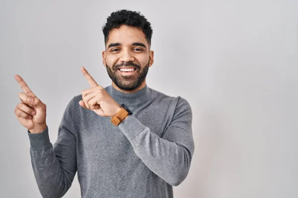 Hispanic Man Beard Standing White Background Smiling Looking Camera Pointing — Stock Photo, Image