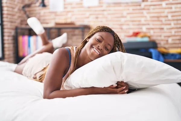African American Woman Hugging Pillow Lying Bed Bedroom — Stock Photo, Image