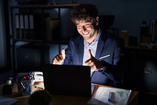 Hispanic Young Man Working Office Night Approving Doing Positive Gesture — Stock Photo, Image
