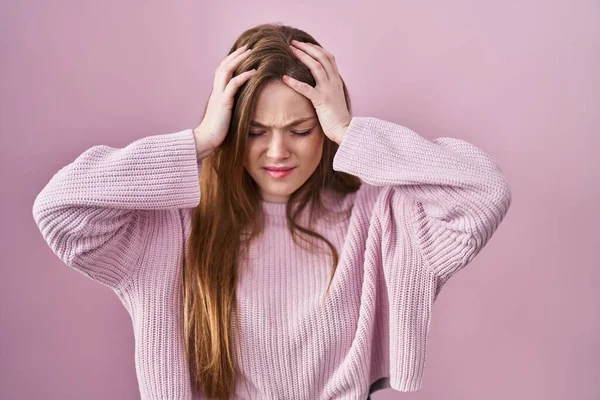 Young Caucasian Woman Standing Pink Background Suffering Headache Desperate Stressed — Stock Fotó