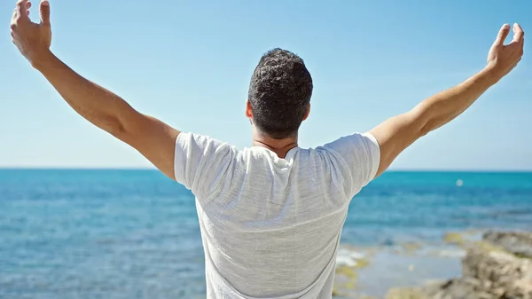 Young Hispanic Man Standing Arms Open Breathing Beach — Stock Photo, Image