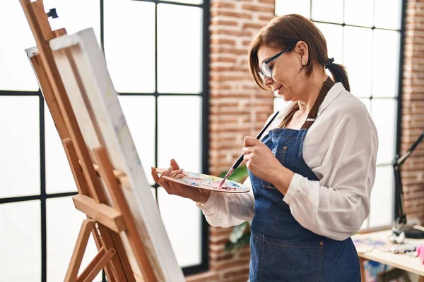 Middle Age Woman Artist Smiling Confident Drawing Art Studio — Stock Photo, Image