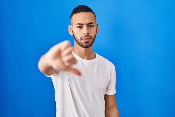Young Hispanic Man Standing Blue Background Looking Unhappy Angry Showing — Stockfoto